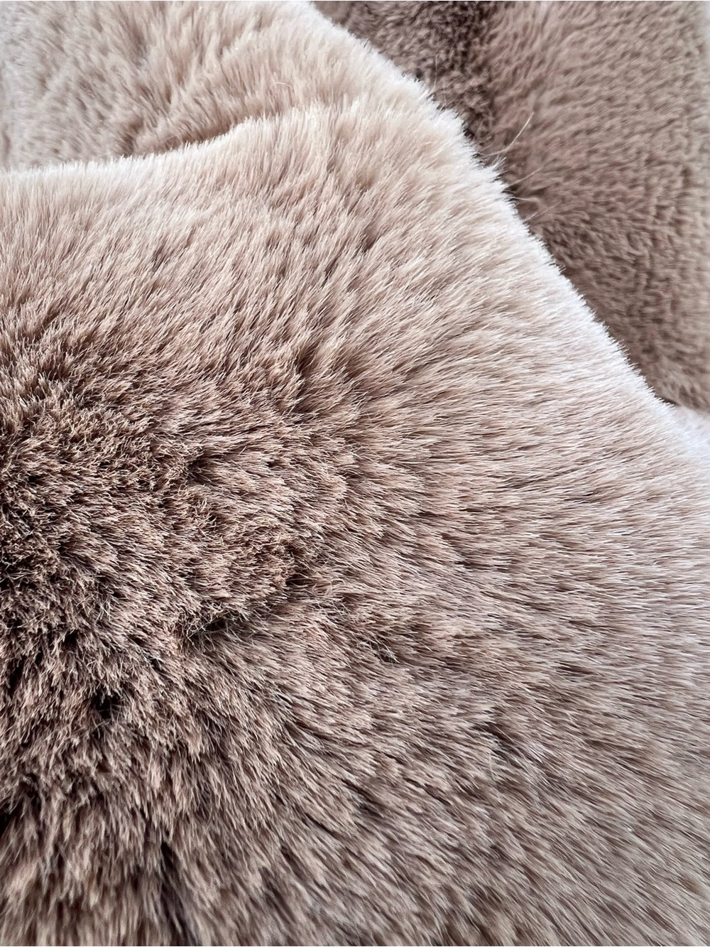 π Magaschoni Brown Faux Fur Throw Blanket Luxe Soft Chestnut Winter Holiday Gift - Picture 10 of 14